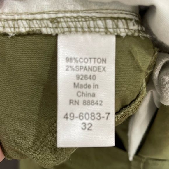 Ellos Women's Plus Size Stretch Cargo Capris size 32 3X casual army green  NWOT - Picture 15 of 16